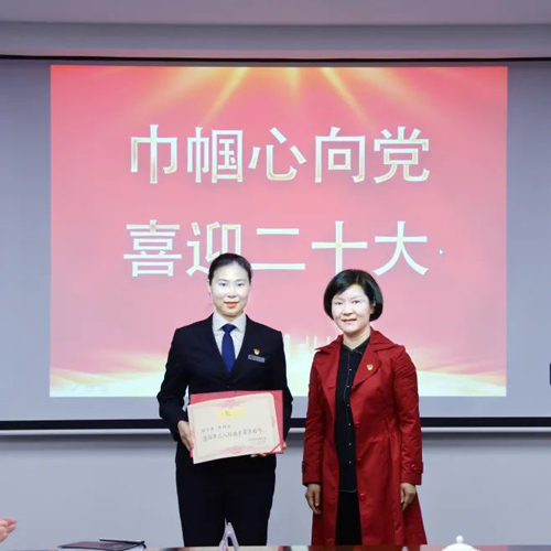 市婦聯(lián)、市總工會(huì)領(lǐng)導(dǎo)來(lái)集團(tuán)授牌公交巾幗事業(yè)再迎盛事