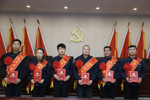 0204 節(jié)能能手從左至右依次為 石亞杰、沈小慶、楊興忠、于俊國(guó)、權(quán)振利、吳偉偉.jpg
