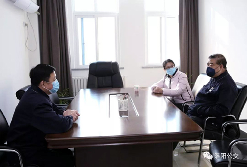 眾志成城、共克時艱——團市委向公交一線捐贈疫情防控物資