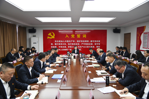 打好“收官戰(zhàn)” 謀好“開局篇”！洛陽公交集團召開11月董事長月調度會02.JPG